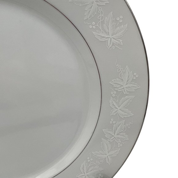 Fine China of Japan Huntington Dinner Plate 10.5" White Flowers Platinum Trim - Picture 3 of 5